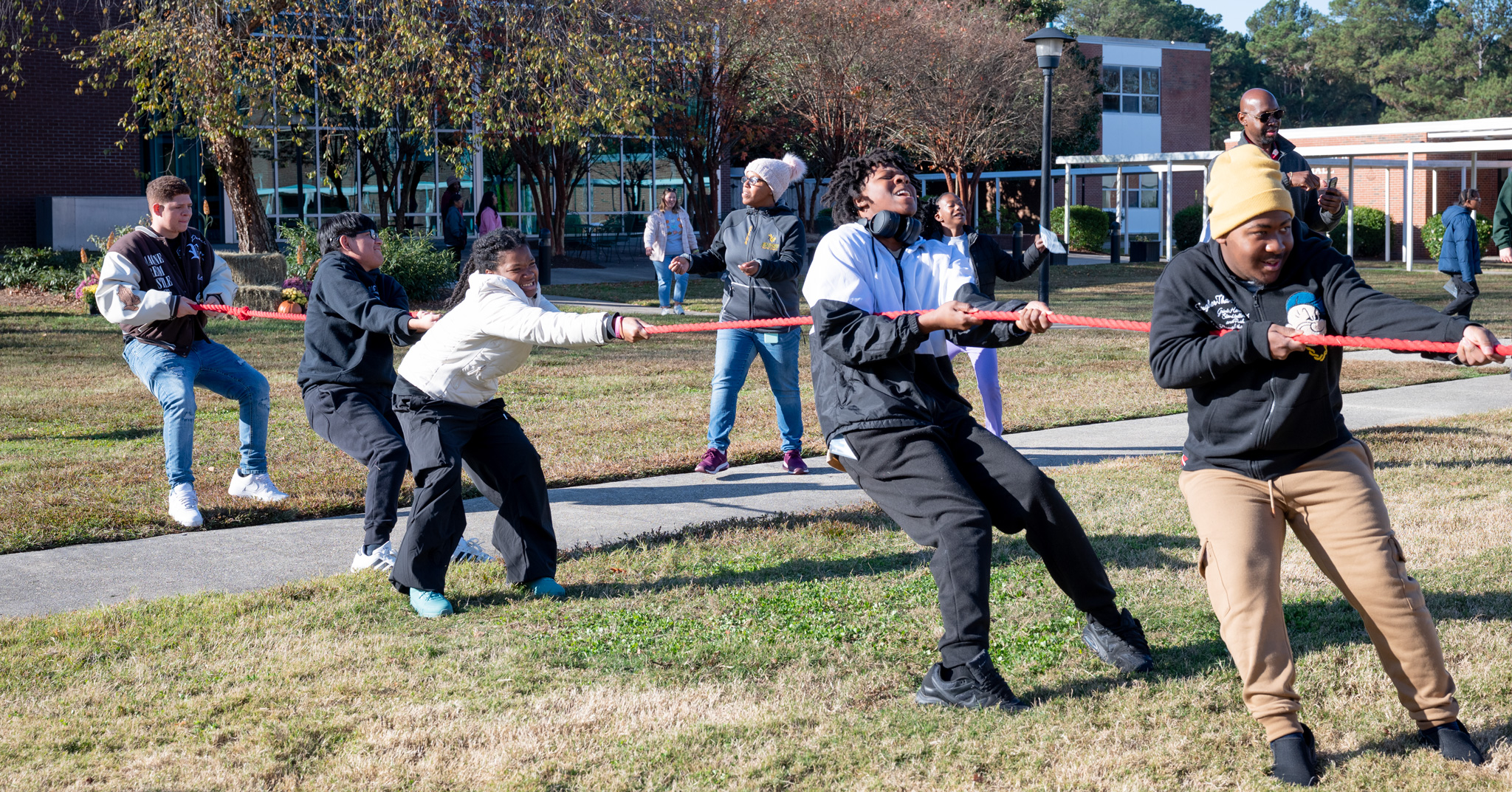 Fall Fest: Students on other side of rope pulling