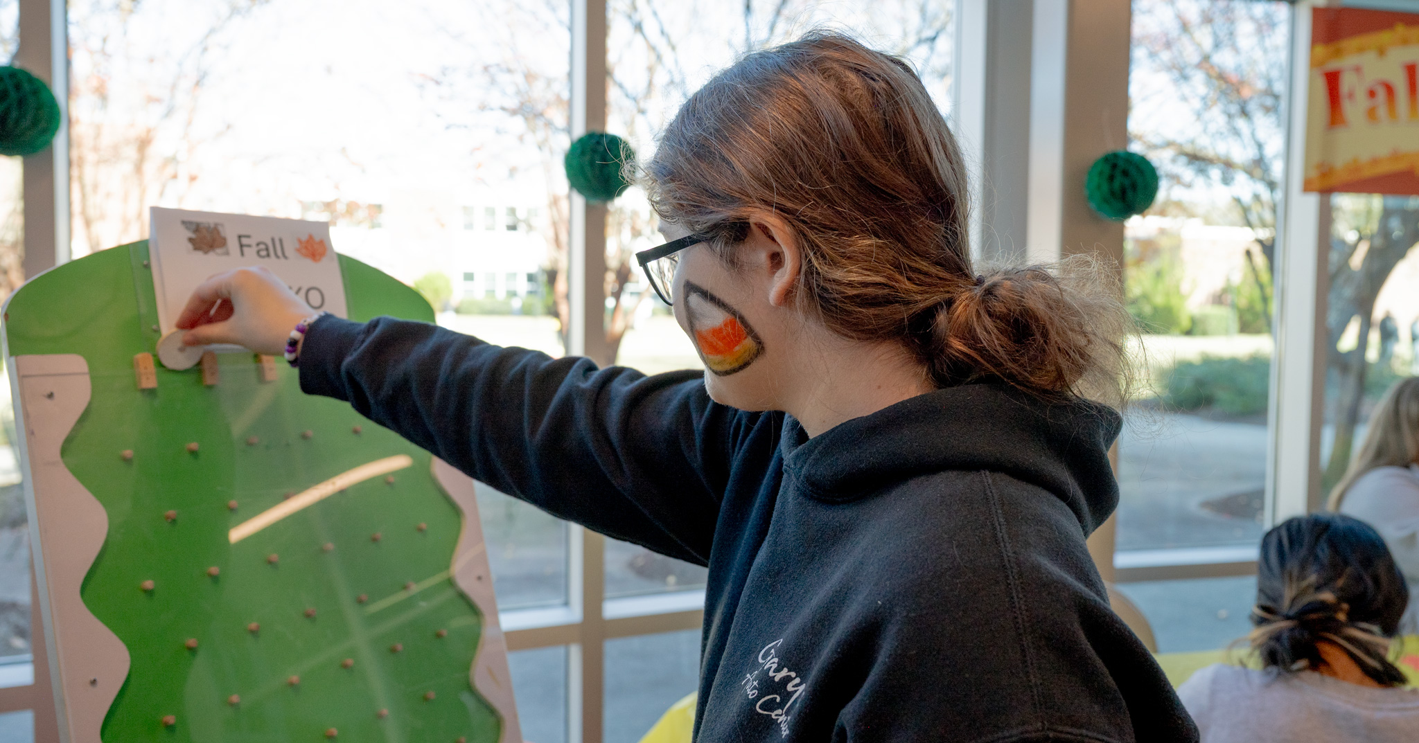 Fall Fest: A student drops a disc in the Plinko game