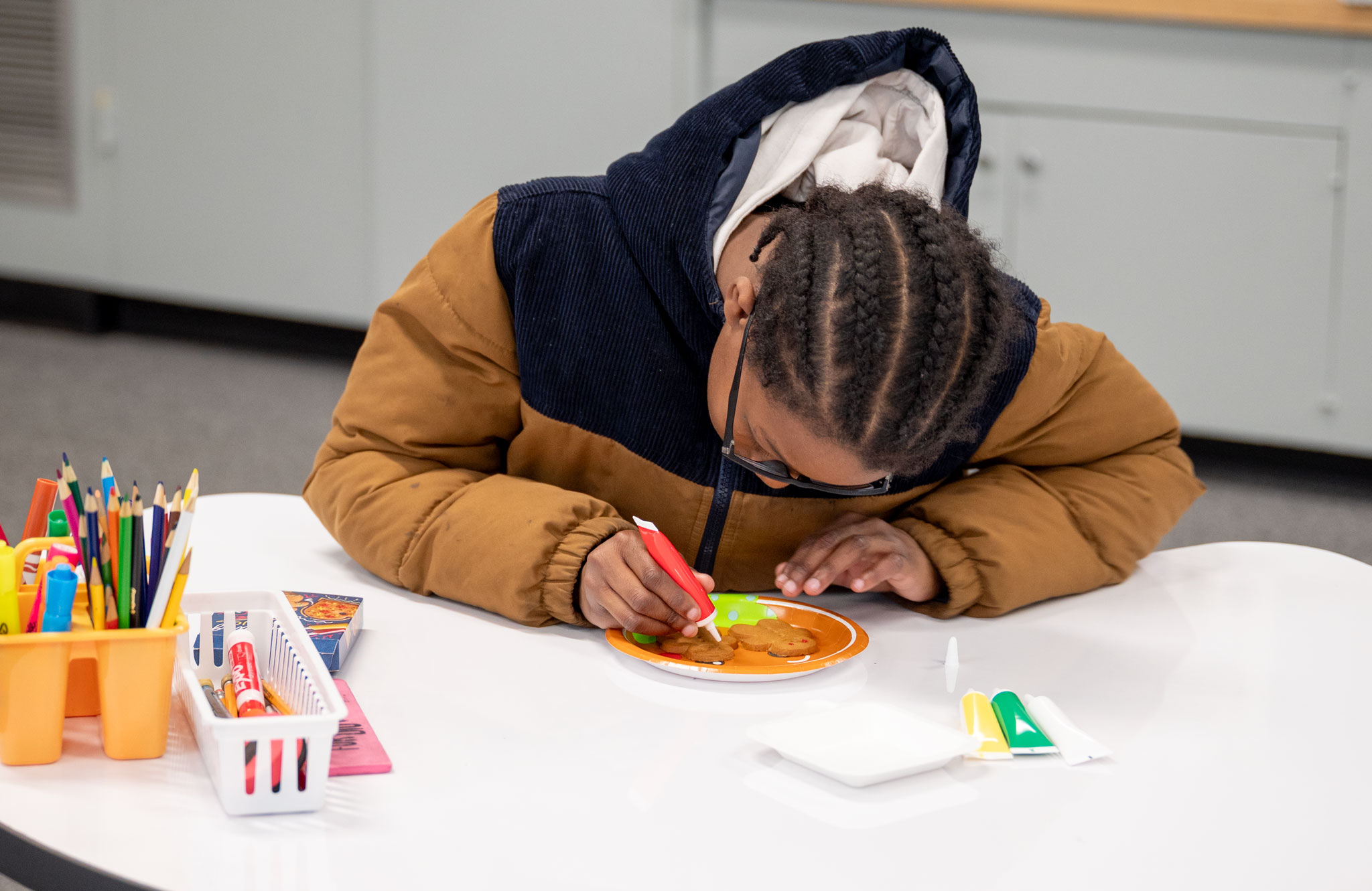 Decorating Gingerbread Men