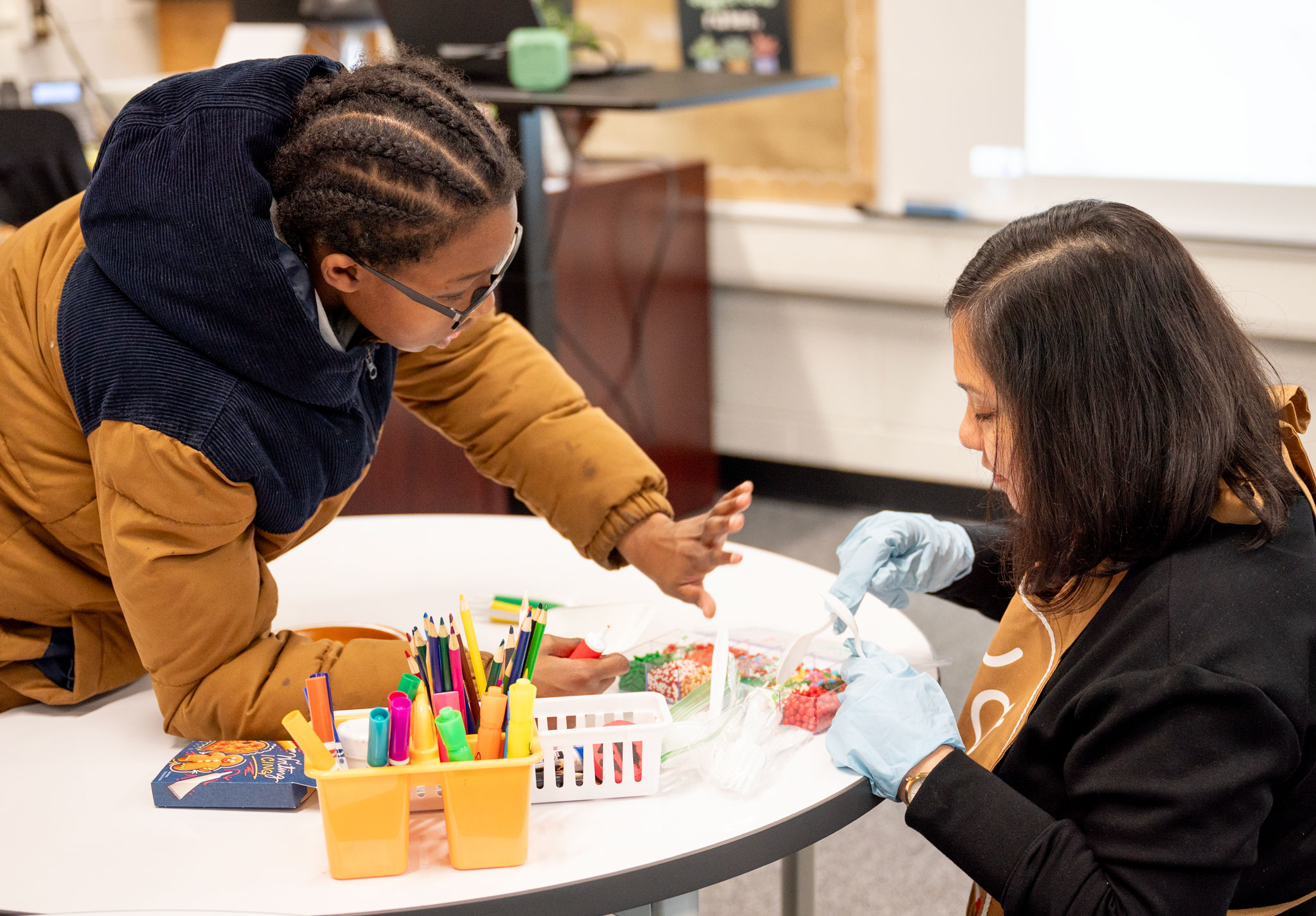 Decorating Gingerbread Men